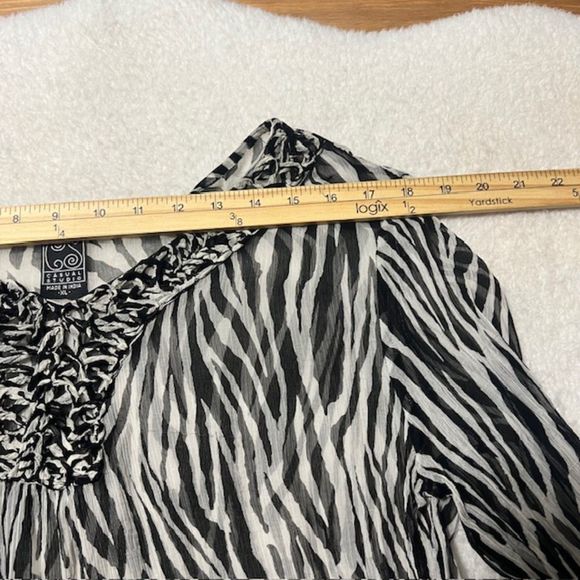 Casual Studio Black White Animal Print Rayon Raffled V-Neck Sheer LS Top Size XL - Picture 8 of 10